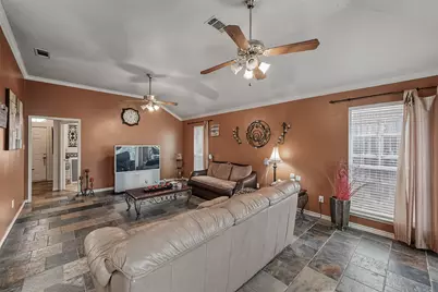 2722 Kingswood Boulevard, Grand Prairie, TX 75052 - Photo 5