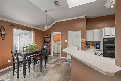 2722 Kingswood Boulevard, Grand Prairie, TX 75052 - Photo 7