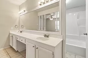 125 Rustic Ridge Dr, Garland, TX 75040 - Photo 17