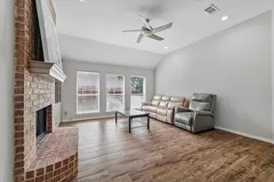 3402 Blue Forest Dr, Arlington, TX 76001 - Photo 5