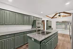 2008 Turf Club Dr, Arlington, TX 76017 - Photo 7