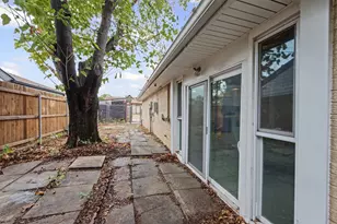 1882 Hillcrest Dr, Lewisville, TX 75077 - Photo 23