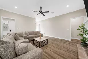 10201 Castleberry Ln, Waco, TX 76712 - Photo 5