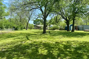 1115 S 6th St, Bonham, TX 75418 - Photo 17