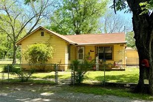 1115 S 6th St, Bonham, TX 75418 - Photo 1