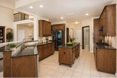 2719 Explorador, Grand Prairie, TX 75054 - Photo 9