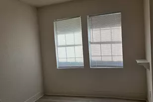 531 W Spurgeon St, Fort Worth, TX 76115 - Photo 5