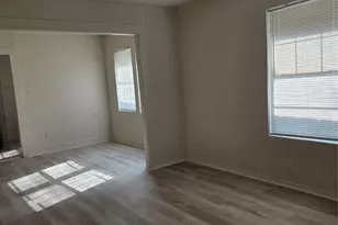 531 W Spurgeon St, Fort Worth, TX 76115 - Photo 3