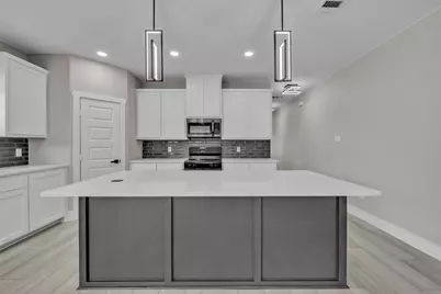 225 NW 16th Street, Grand Prairie, TX 75050 - Photo 9