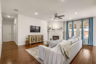 8121 Fountain Springs Drive, Plano, TX 75025 - Photo 3