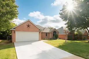 1808 Estates Dr, Mansfield, TX 76063 - Photo 3