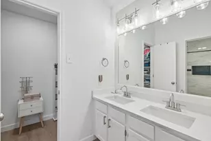 322 Valley Spring Dr, Arlington, TX 76018 - Photo 11