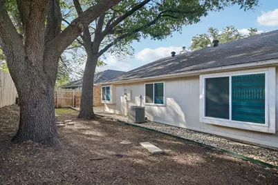 322 Valley Spring Drive, Arlington, TX 76018 - Photo 21
