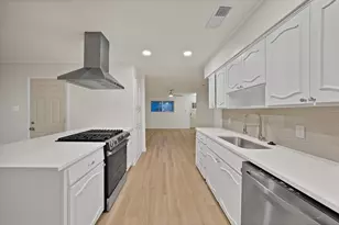 3206 Griffiths Dr, Irving, TX 75061 - Photo 7