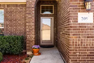 209 Emerald Creek Dr, Fort Worth, TX 76131 - Photo 3