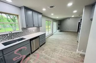 2605 W Highland Dr, Granbury, TX 76049 - Photo 3