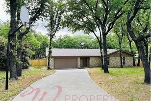 2605 W Highland Dr, Granbury, TX 76049 - Photo 1