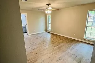 2605 W Highland Dr, Granbury, TX 76049 - Photo 9