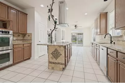 307 Moonlight Drive, Euless, TX 76039 - Photo 5