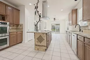 307 Moonlight Dr, Euless, TX 76039 - Photo 5