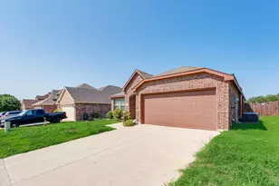 4829 Lemon Grove Dr, Fort Worth, TX 76135 - Photo 3