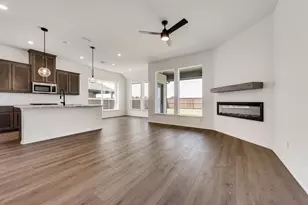 437 Carnero Dr, Granbury, TX 76048 - Photo 3