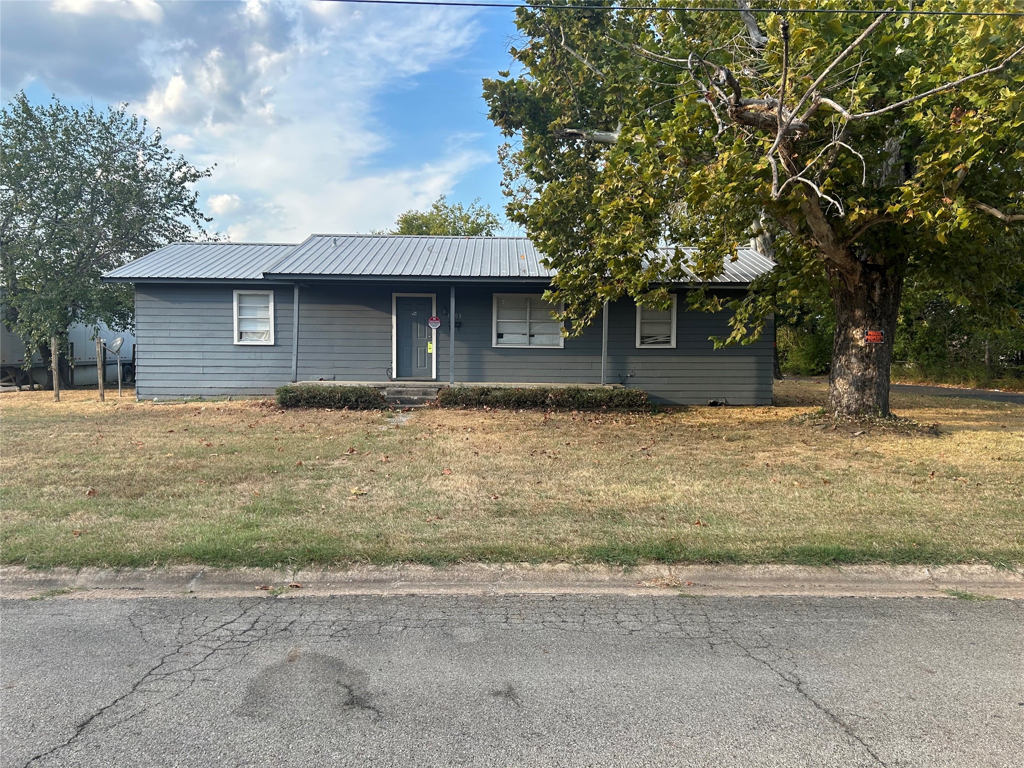 1608 W Kaufman St, Paris, TX 75460 - MLS 21401422 - Coldwell Banker