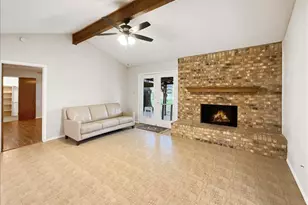 841 S Atkerson Ln, Euless, TX 76040 - Photo 5