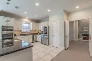 300 Sundance Cir, Irving, TX 75063 - Photo 21