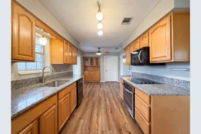 1605 Brighton Drive, Carrollton, TX 75007 - Photo 11