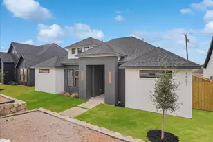 1652 W Wintergreen Rd, Lancaster, TX 75134 - Photo 3