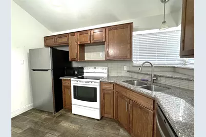 2320 Chestnut Way, Bedford, TX 76022 - Photo 9