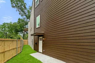 2428 Saint Clair Dr, Dallas, TX 75215 - Photo 35