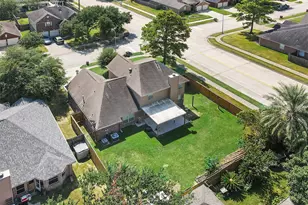 11001 Thornwood Dr, La Porte, TX 77571 - Photo 35