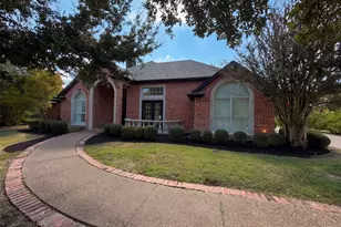 2836 S Lakeview Dr, Cedar Hill, TX 75104 - Photo 1