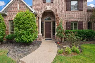 2241 Magic Mantle Dr, Lewisville, TX 75056 - Photo 3