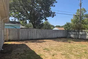 3750 Honeysuckle Ave, Fort Worth, TX 76111 - Photo 3