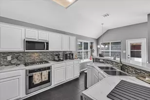 4825 Gloucester Dr, Grand Prairie, TX 75052 - Photo 13