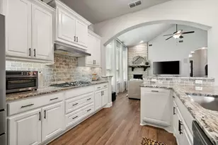 2741 Thornhill Ln, Mansfield, TX 76084 - Photo 11