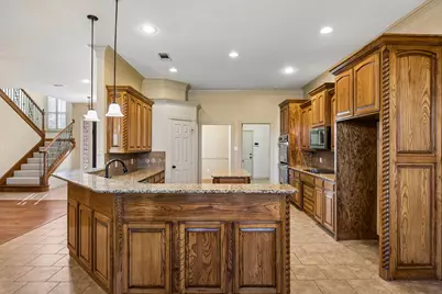 837 Thomas Crossing Drive, Fort Worth, TX 76028 - Photo 11