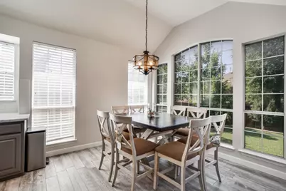 611 Creekwood Lane, Grand Prairie, TX 75052 - Photo 11