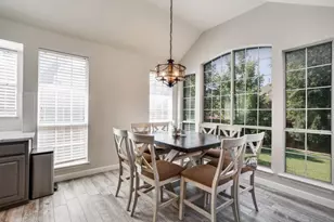 611 Creekwood Ln, Grand Prairie, TX 75052 - Photo 11