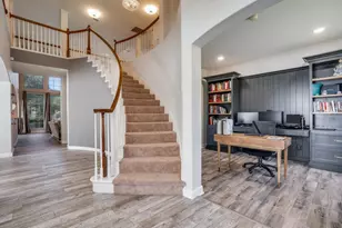611 Creekwood Ln, Grand Prairie, TX 75052 - Photo 3