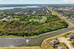 24 Spring Creek Cir, Grand Prairie, TX 75054 - Photo 37
