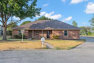 911 Clearview St, Krum, TX 76249 - Photo 1