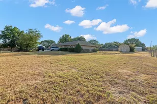 911 Clearview St, Krum, TX 76249 - Photo 37