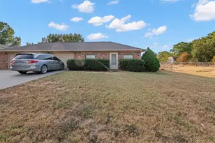 911 Clearview St, Krum, TX 76249 - Photo 3