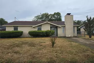 110 Yorkshire St, Cedar Hill, TX 75104 - Photo 1