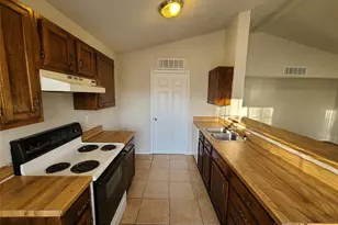 2423 Limestone Dr, Arlington, TX 76014 - Photo 3