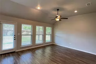 628 E Walcott St, Pilot Point, TX 76258 - Photo 5